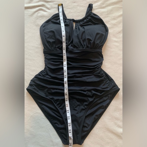 NEW La Blanca Island Goddess High Neck One Piece Swimsuit Black Size 12 - Picture 6 of 14